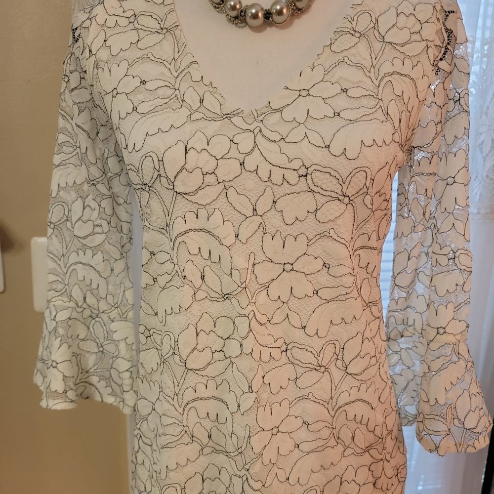 NWT Elle V-neck black and white floral top